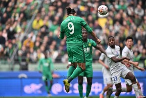 b体育官方下载-中超-张玉宁破门陈晋一进球 北京国安战平上海申花