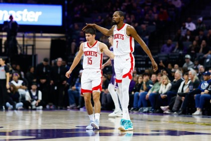 拒绝交易？火箭队无缘19+3+8巨星！范弗里特亲口承认，无补强可能