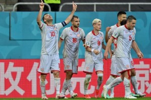 致敬！38岁潘德夫闪耀大赛首秀 北马其顿虽败犹荣