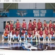 北京3-1击败北控晋级四强！周琦晒全队合照：所有人 值得骄傲！